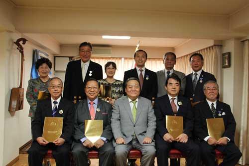 Xувь нэмрээ оруулсан иргэдийг шагнав